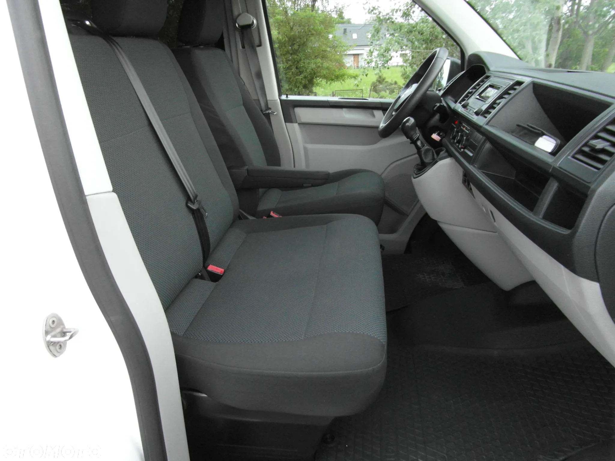 Volkswagen Transporter T6 TDI L1H1 - 17
