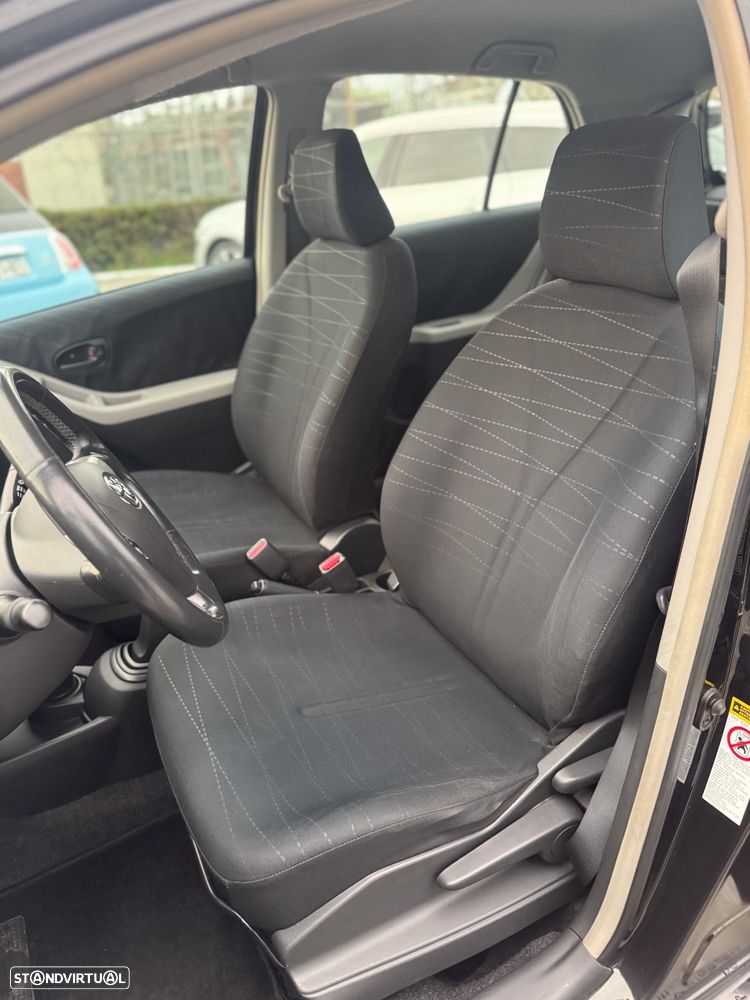 Toyota Yaris 1.0 VVT-i AC Manual - 10