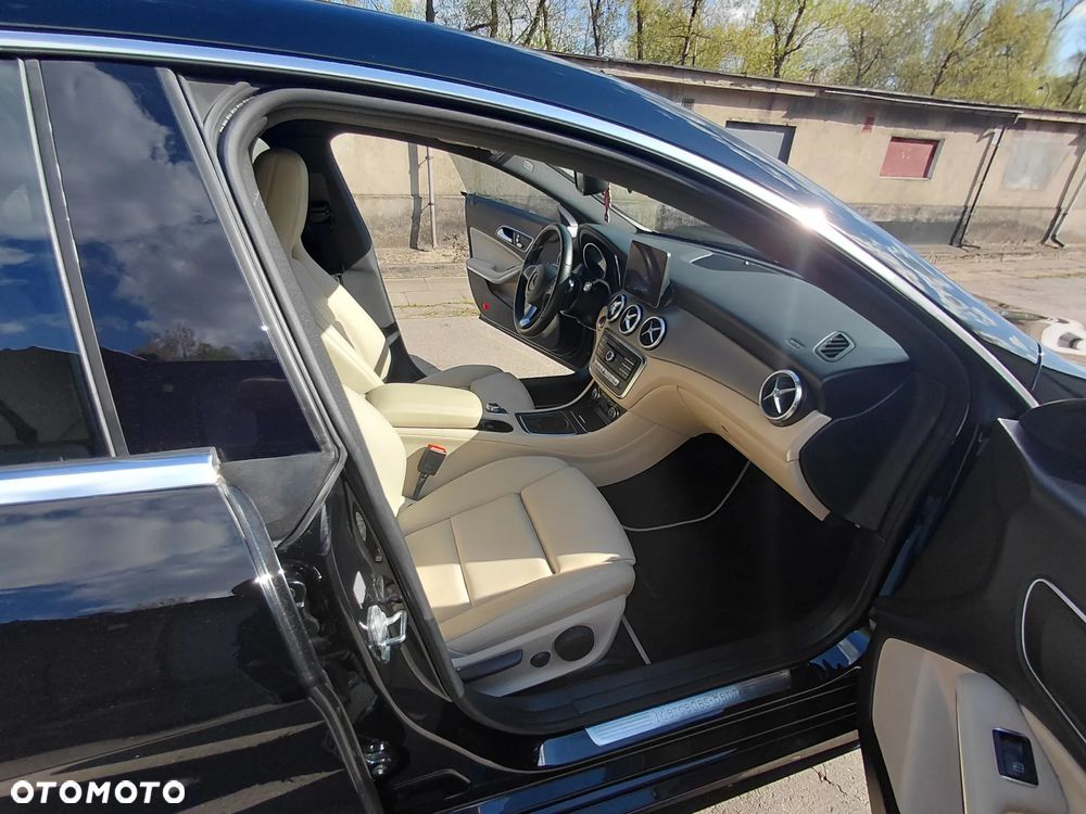 Mercedes-Benz CLA 250 4Matic 7G-DCT AMG Line - 15