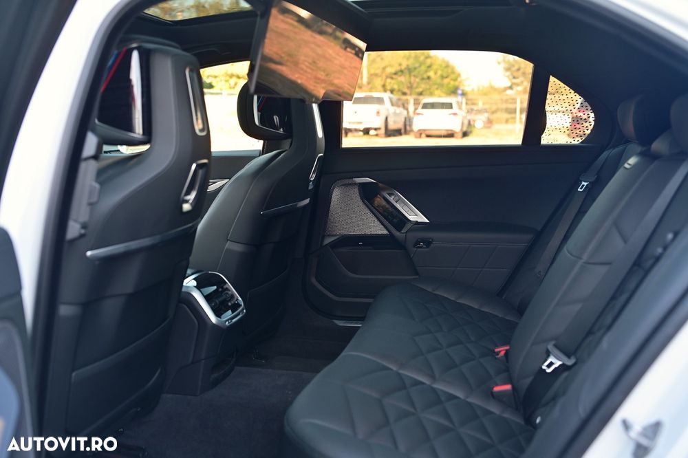 BMW Seria 7 740d xDrive MHEV - 14