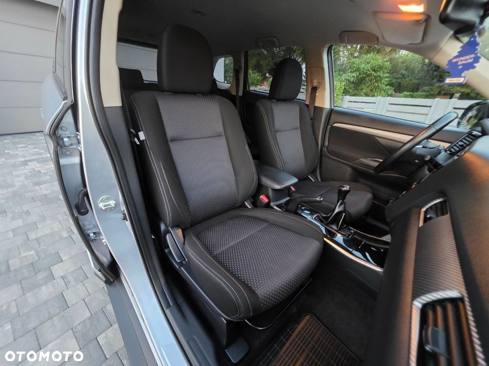 Mitsubishi Outlander - 25
