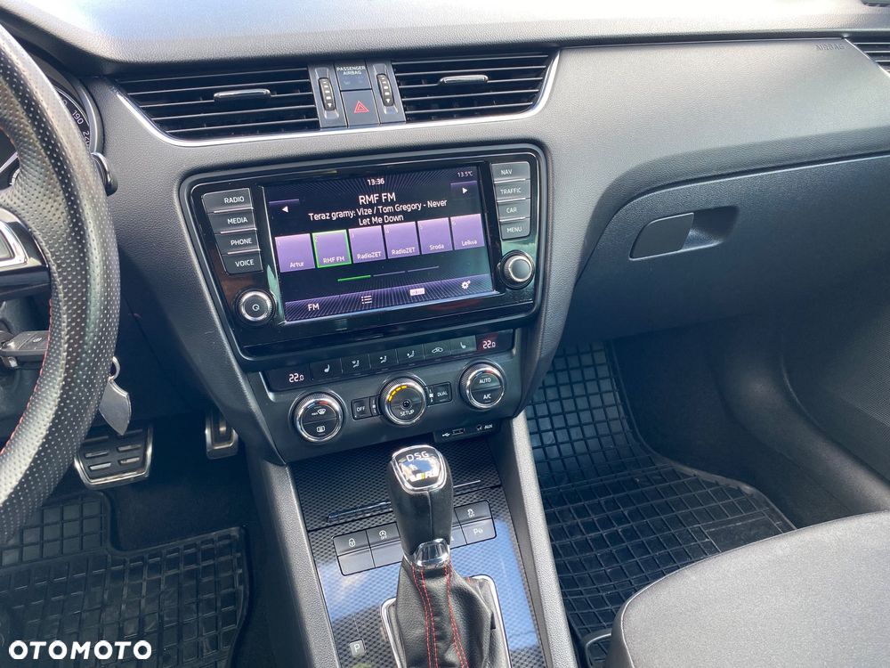 Skoda Octavia 2.0 TDI DSG RS - 20
