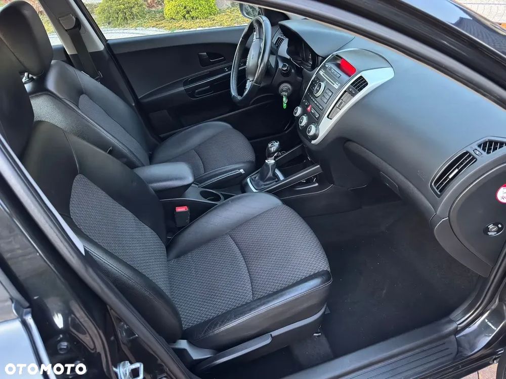 Kia Ceed 1.4 CVVT Dream-Team Edition - 9