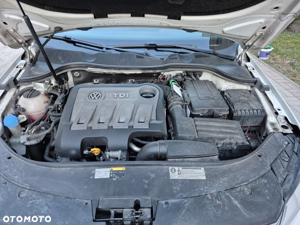 Volkswagen Passat - 16