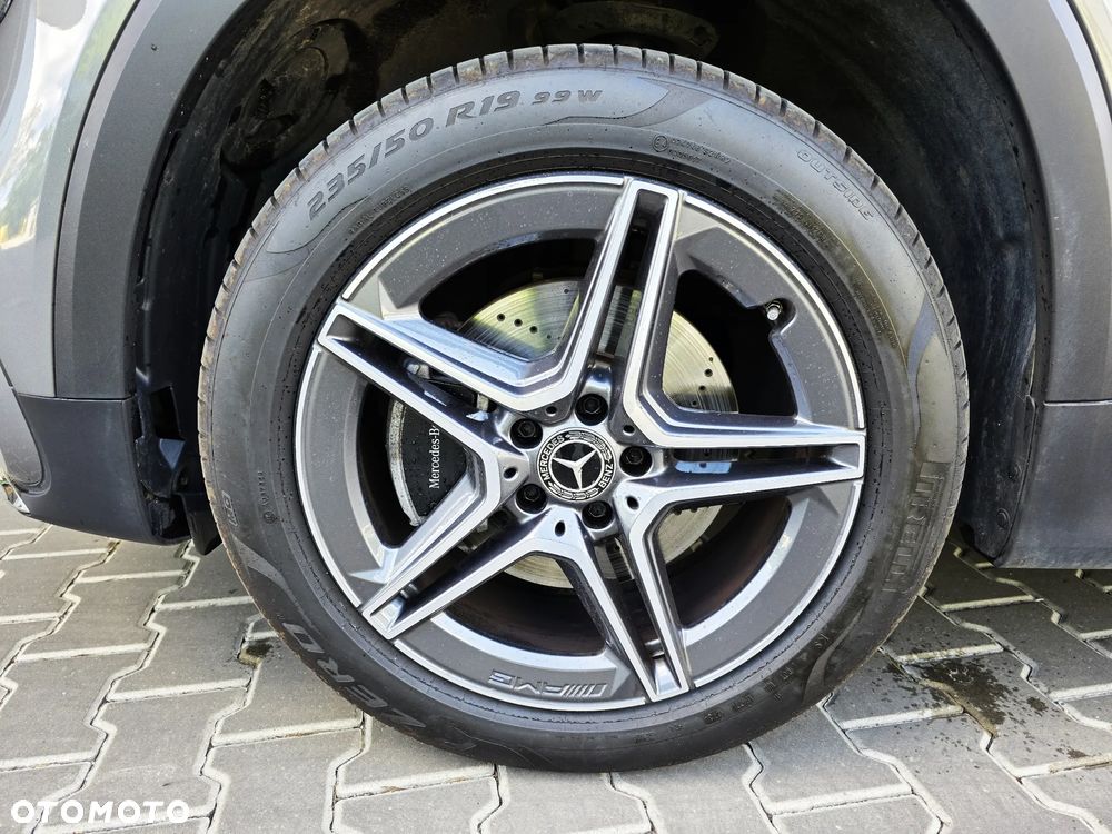 Mercedes-Benz GLB 200 AMG Line 7G-DCT - 24