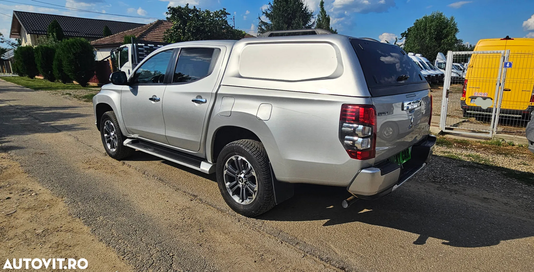 Mitsubishi L200 Double Cab 2.2 DI-D A/T Intense - 7