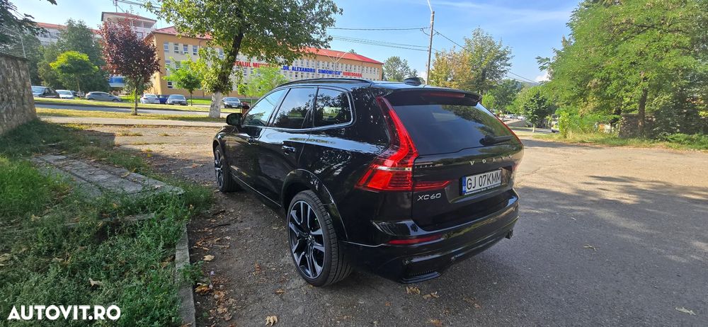 Volvo XC 60 B5 D AWD Ultimate Dark - 3