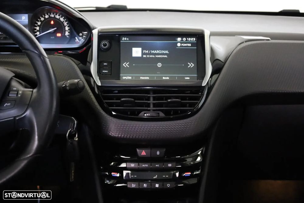 Peugeot 208 1.2 PureTech Allure EAT6 - 25