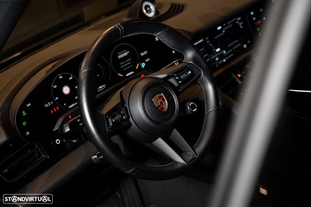 Porsche Taycan 4S - 25