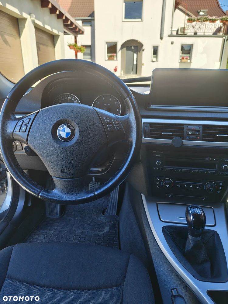 BMW Seria 3 320i - 14