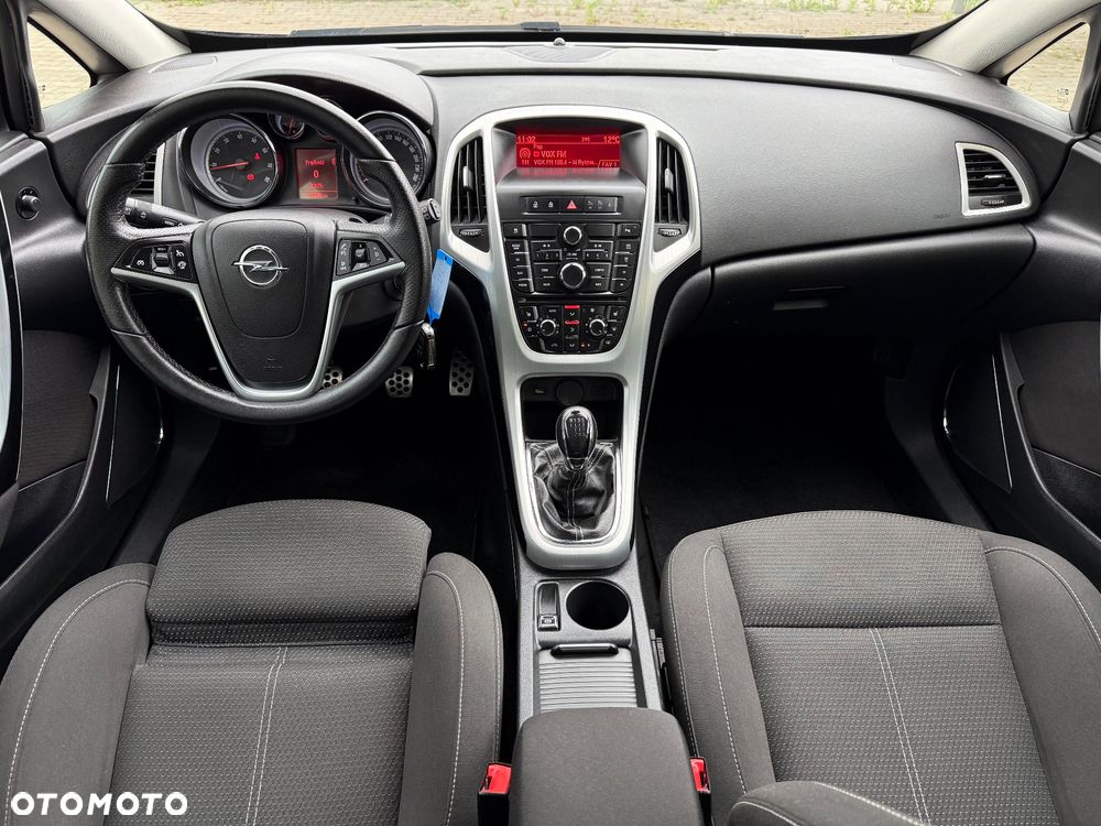 Opel Astra 1.6 Turbo Edition - 21