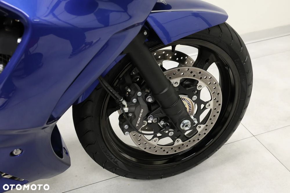 Suzuki GSX - 28