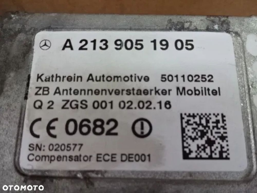 MERCEDES W205 AMG WZMACNIACZ ANTENY - 2
