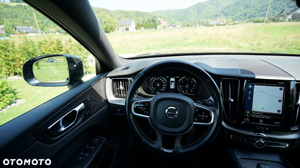 Volvo XC 60 B4 D AWD R-Design - 27