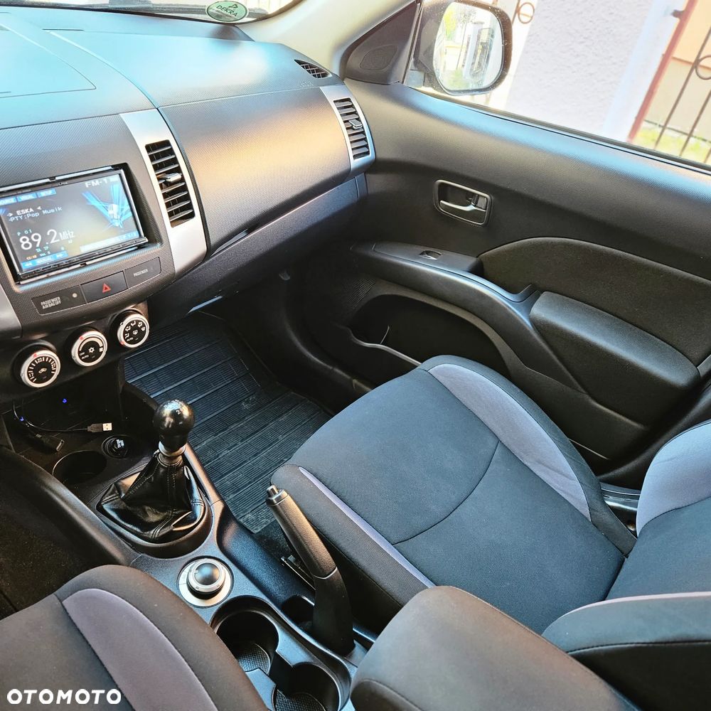 Mitsubishi Outlander - 11