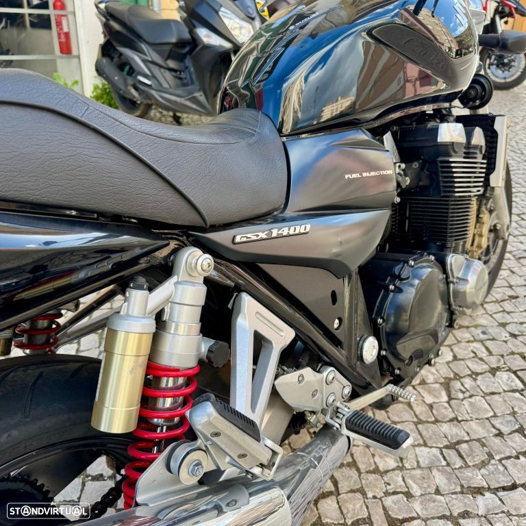 Suzuki GSX 1400 - 25