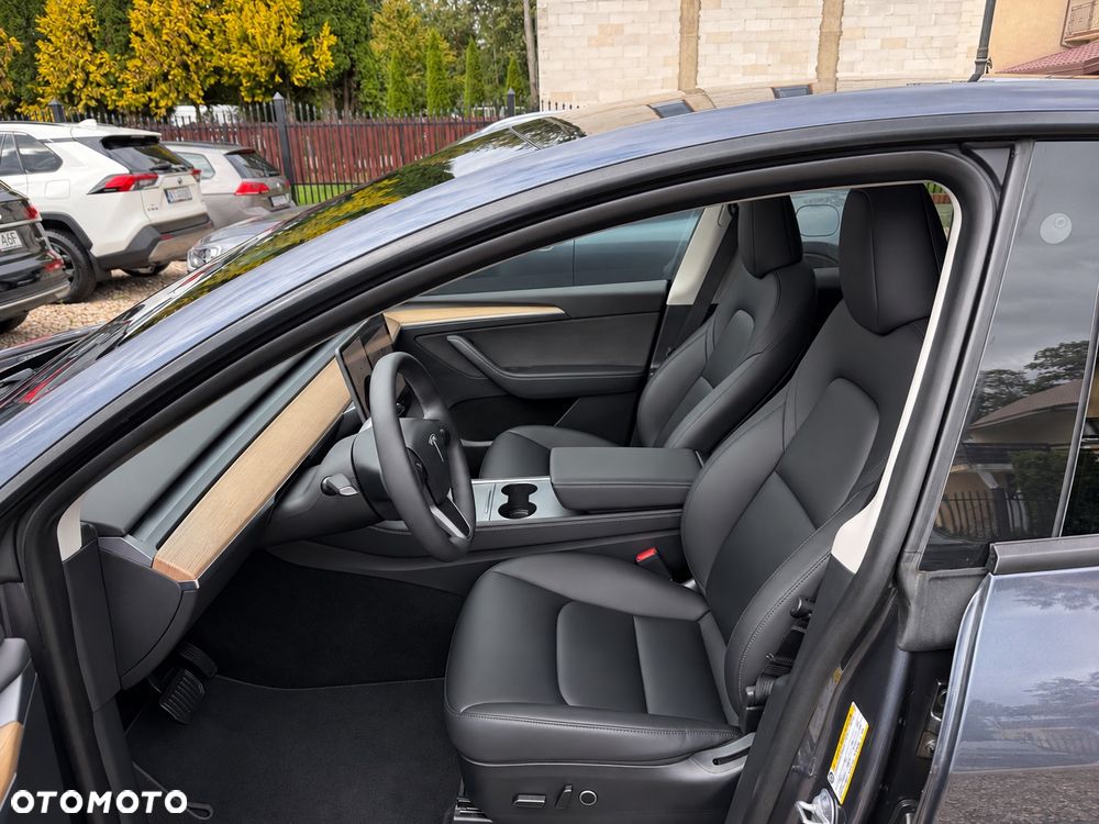Tesla Model Y RWD - 8