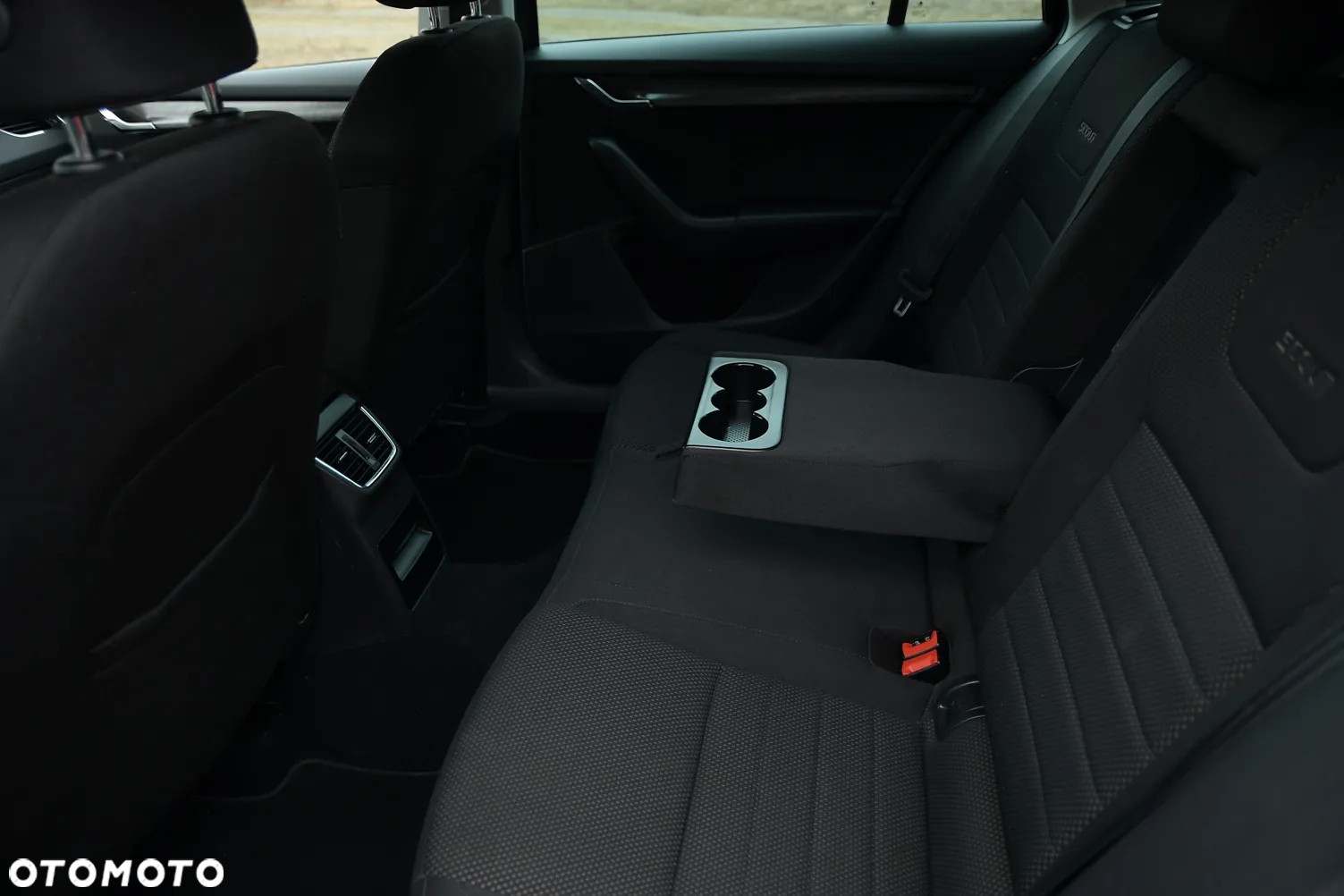 Skoda Octavia Combi 2.0 TDI 4x4 DSG Scout - 23