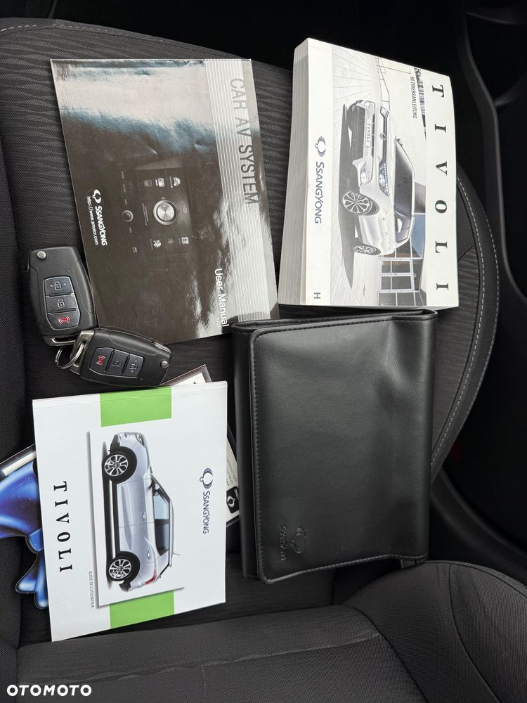 SsangYong/KGM Tivoli e-XGi 160 2WD Black+White - 37
