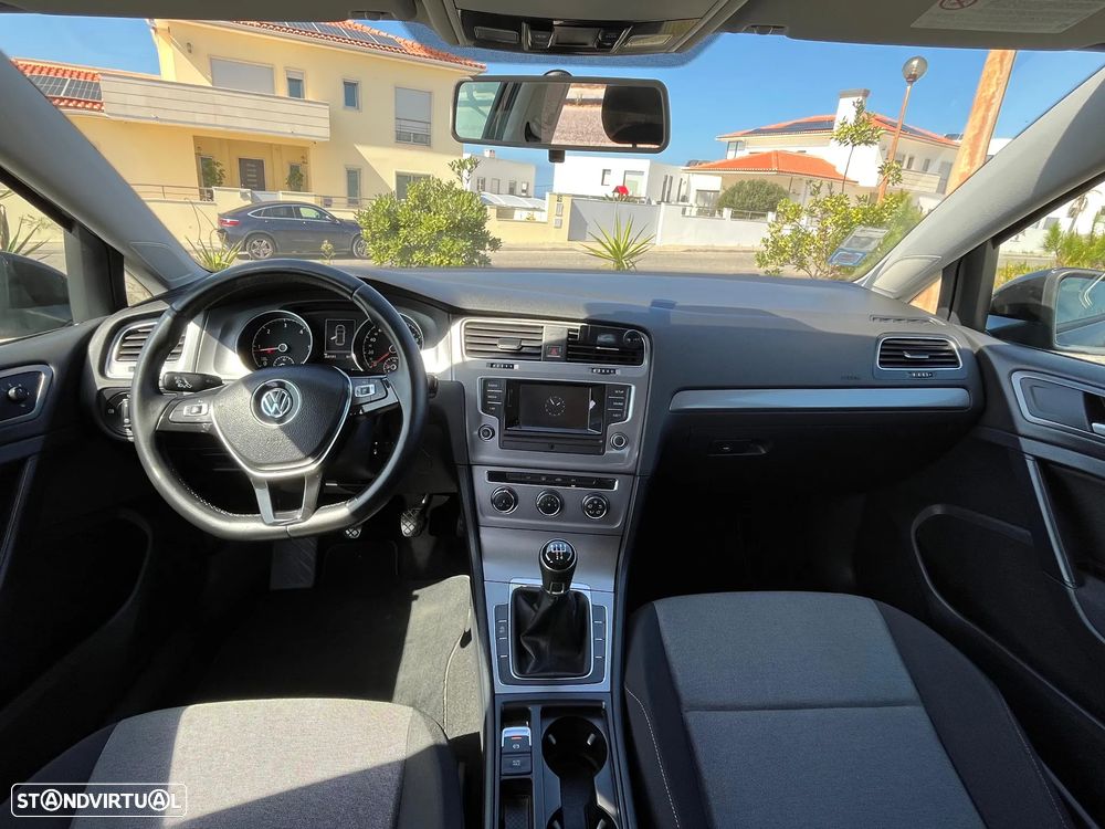 VW Golf 1.6 TDi Trendline BlueMotion - 31