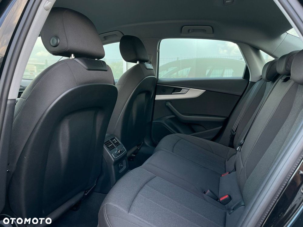 Audi A4 Limousine - 11