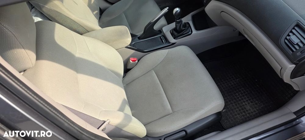 Honda Civic 1.8 MT ES - 13