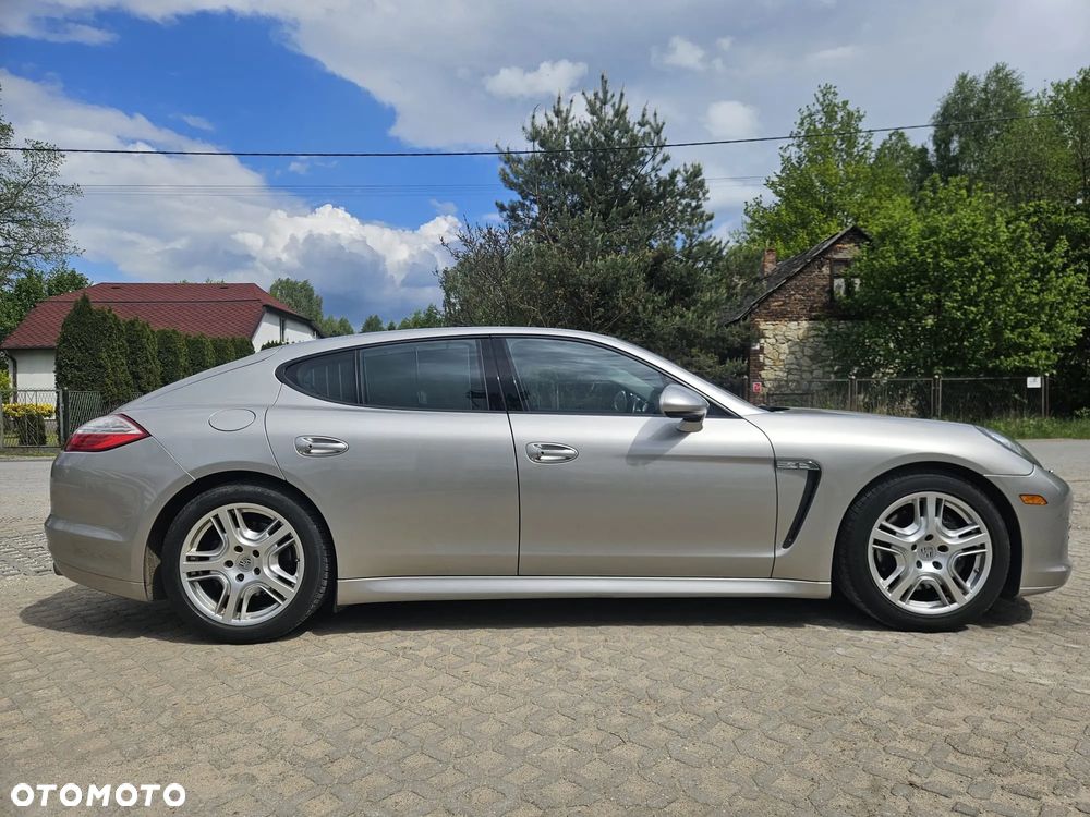 Porsche Panamera - 4