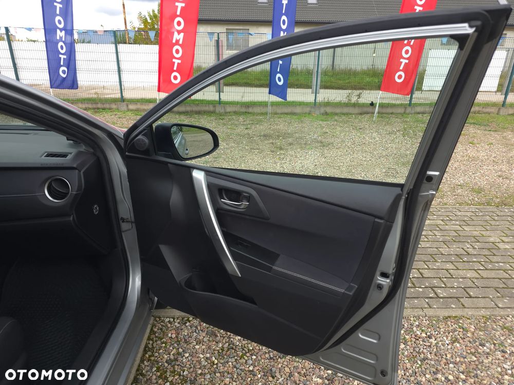 Toyota Auris 1.8 HSD Luna - 11
