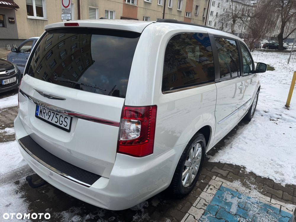 Chrysler Town & Country - 8