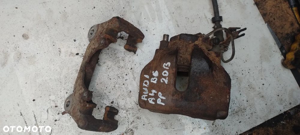AUDI A4 B6 2,0b zacisk jarzmo przód prawy - 1