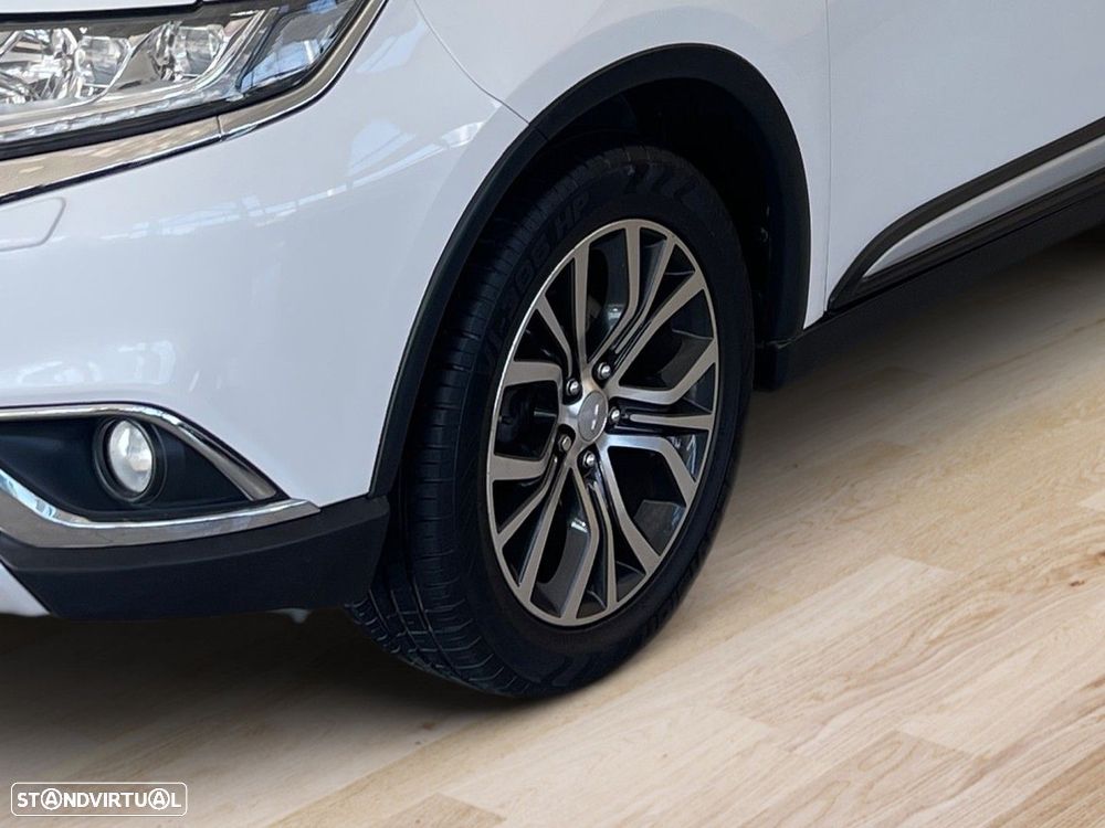 Mitsubishi Outlander 2.2 DI-D Instyle Navi - 11