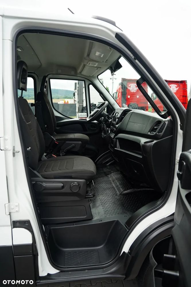 Iveco DAILY 35-160 / WYWROTKA / BRYGADÓWKA - 6 MIEJSC /  MANUAL / BLIŹNIAK / EURO 6 - 32