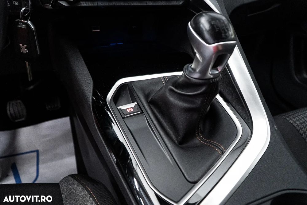 Peugeot 3008 1.2 PureTech Turbo S&S Allure - 27