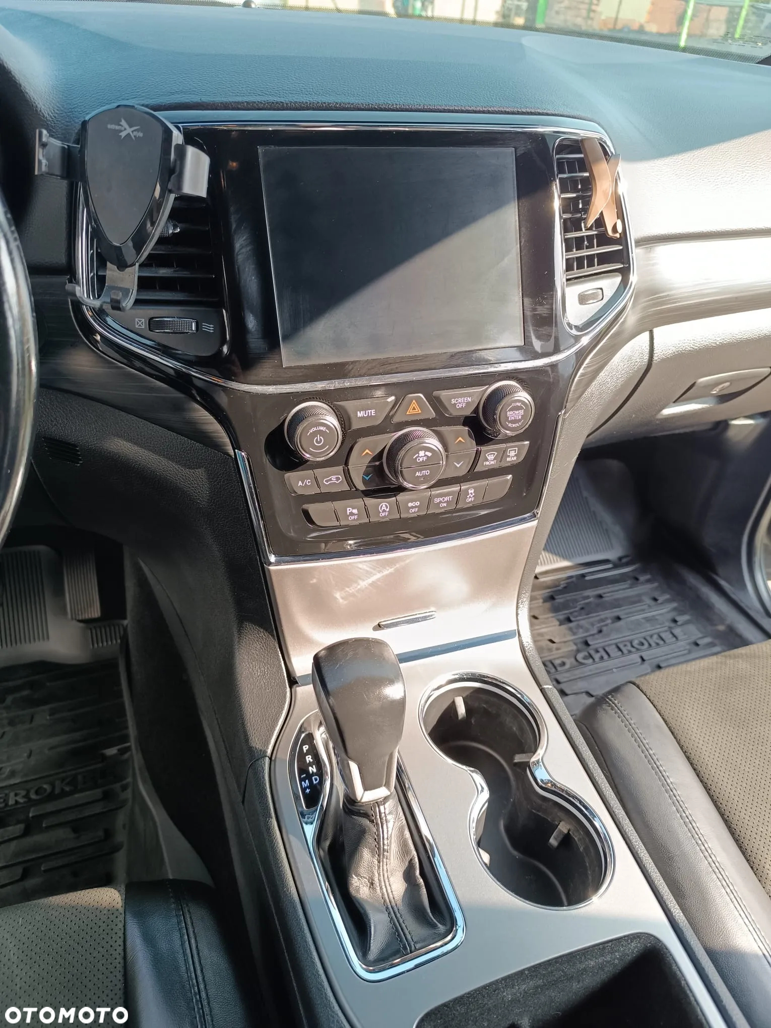 Jeep Grand Cherokee 3.6 V6 Pentastar 4WD Automatik Laredo - 11