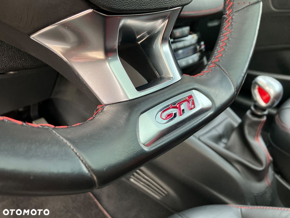 Peugeot 208 1.6 THP GTi - 15