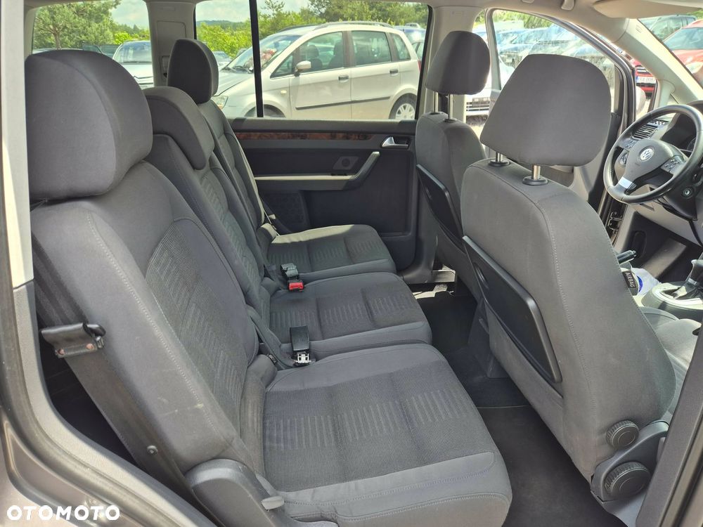 Volkswagen Touran 2.0 TDI DPF Highline DSG - 20
