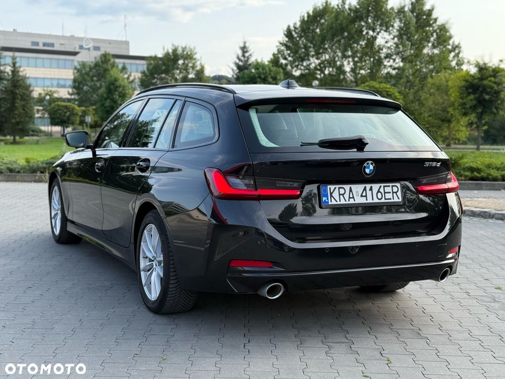 BMW Seria 3 318d Touring - 9