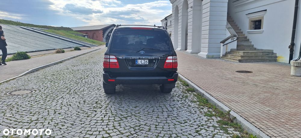 Toyota Land Cruiser - 10