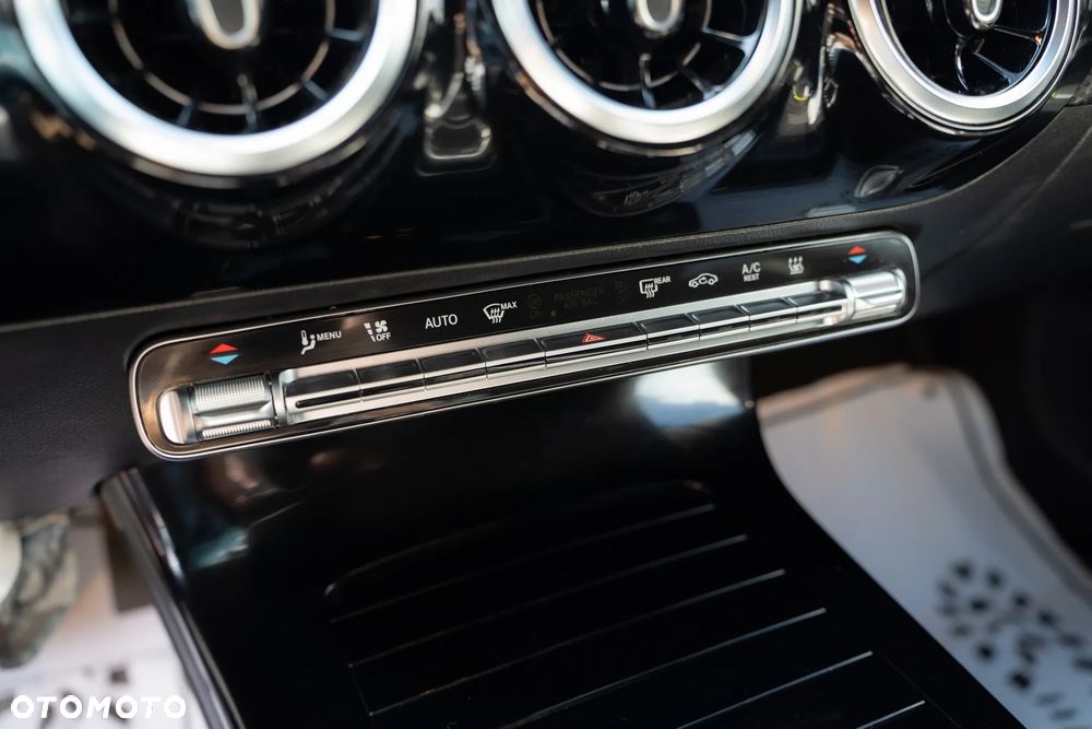 Mercedes-Benz CLA 250 e 8G-DCT Special Edition - 12