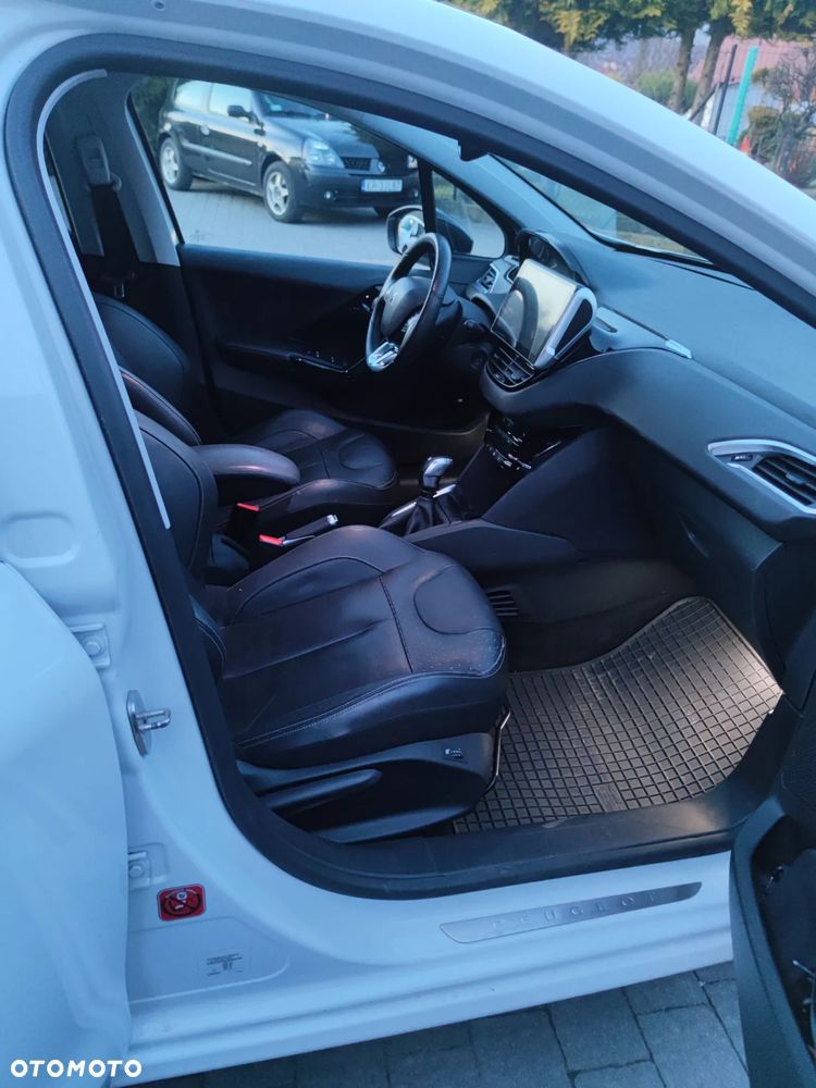 Peugeot 208 1.6 e-HDi Allure STT - 14