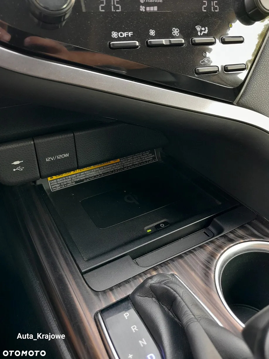 Toyota Camry 2.5 Hybrid Executive CVT - 21