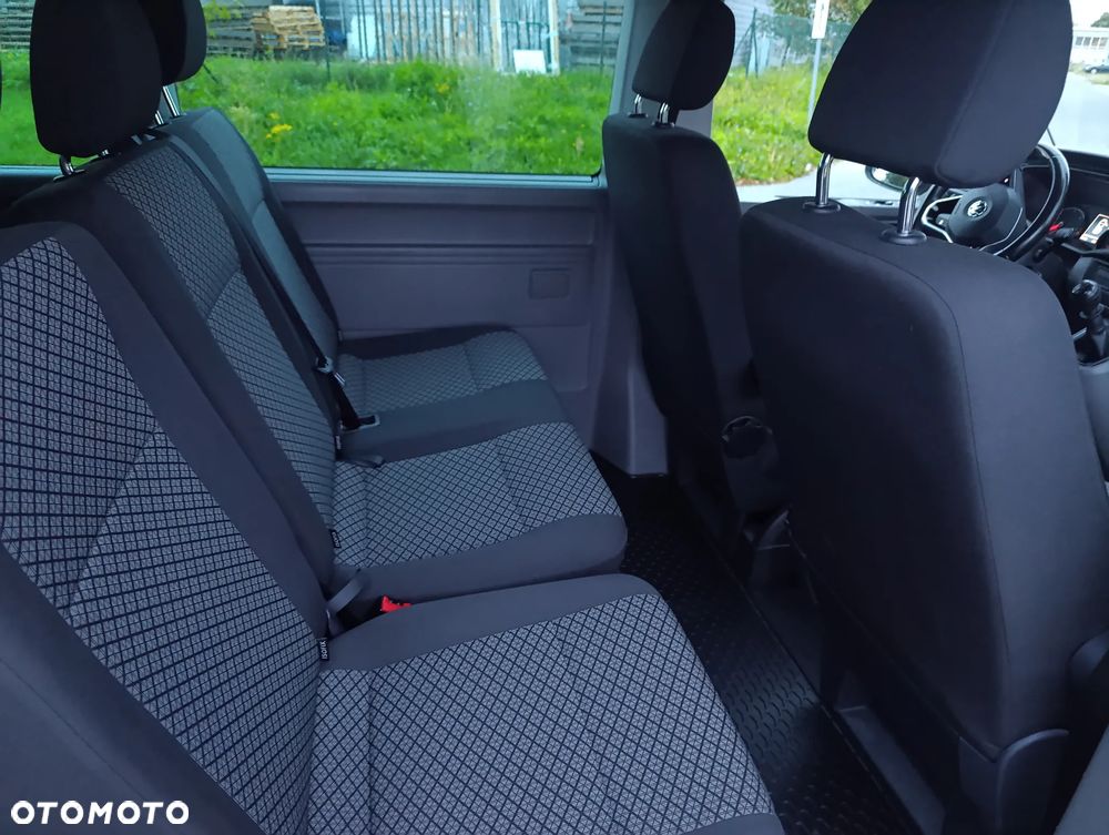 Volkswagen Caravelle - 17
