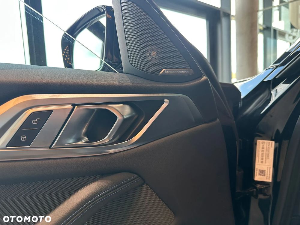 BMW Seria 3 330i xDrive M Sport - 16