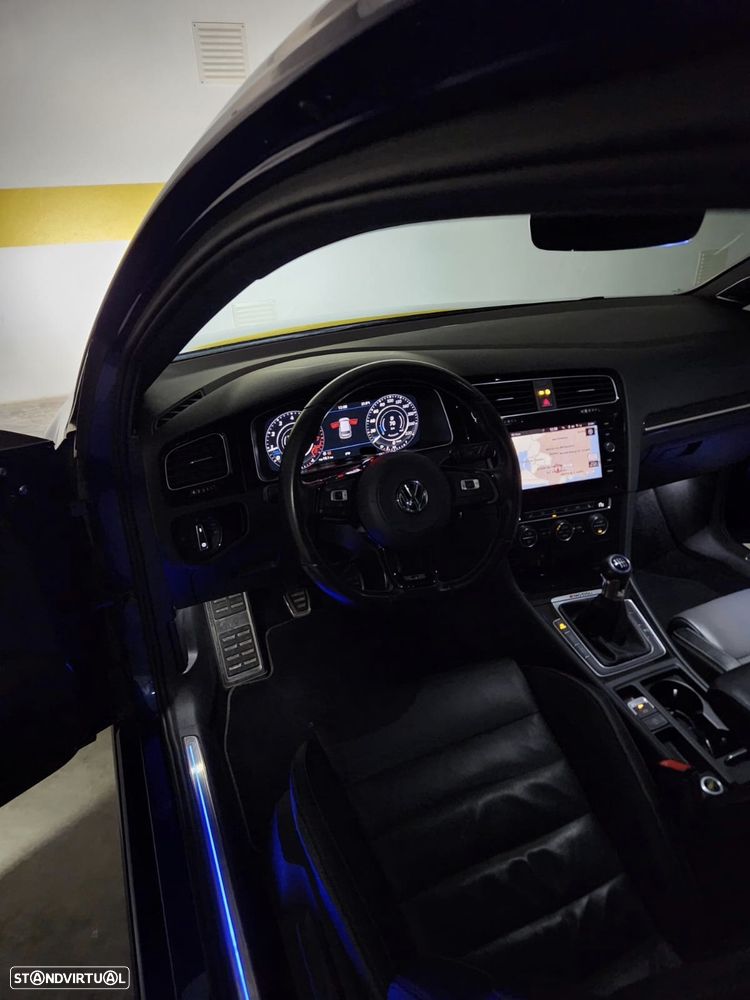 VW Golf R 4Motion (BlueMotion ) - 11
