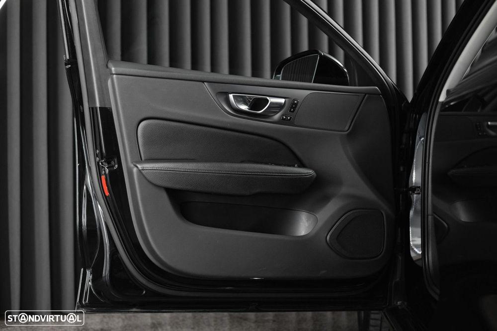 Volvo V60 2.0 B4 Momentum Geartronic - 33