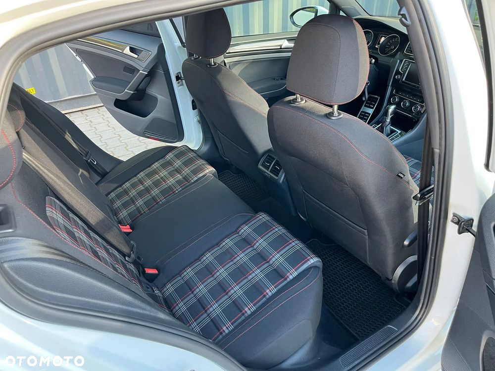Volkswagen Golf GTI (BlueMotion Technology) DSG - 11