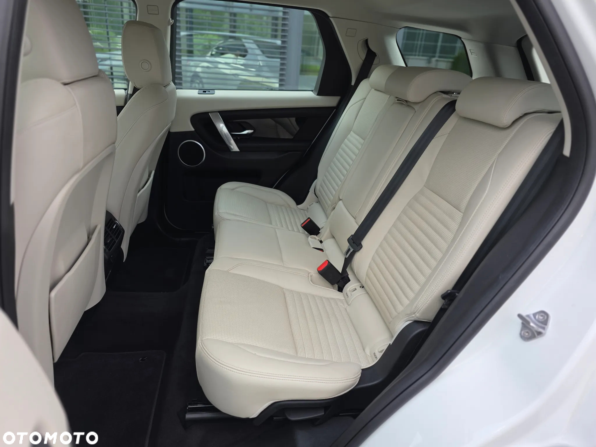 Land Rover Discovery Sport 2.0 D180 R-Dynamic SE - 28