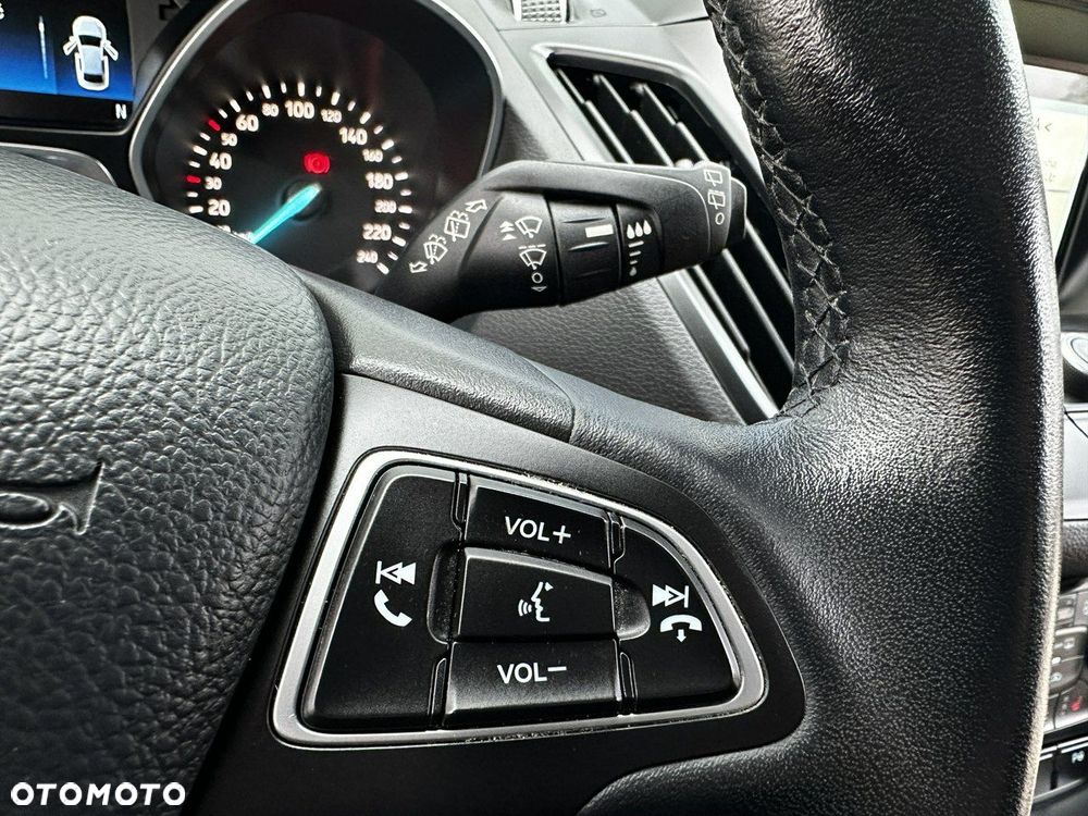 Ford Kuga 1.5 EcoBoost 2x4 Titanium - 19