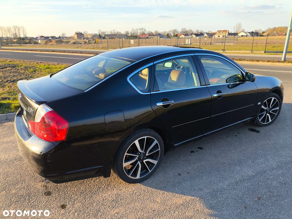 Infiniti M - 8