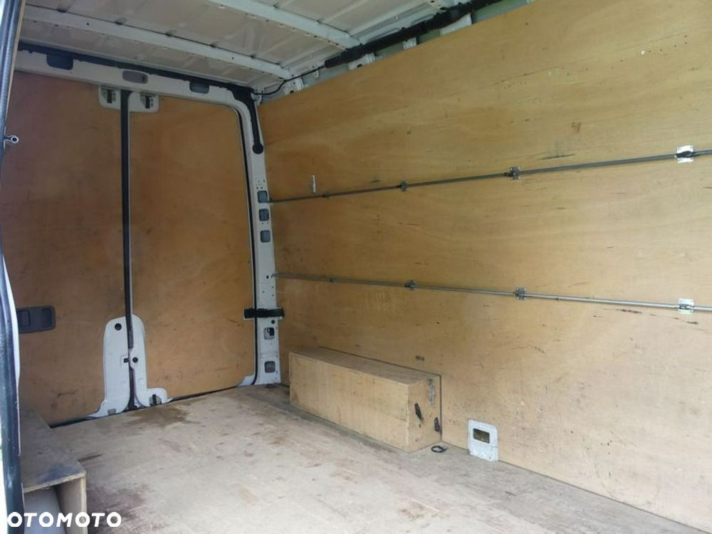 Mercedes-Benz Sprinter - 13